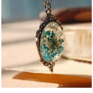 Beautiful dried flower necklace